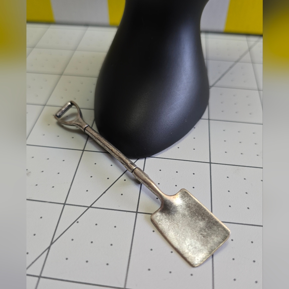 Sterling Silver Miniature Shovel Pin/brooch